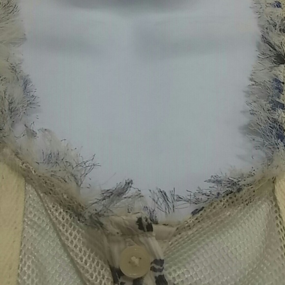 Size M sleeveless semi-sheer front button blouse - Picture 5 of 7